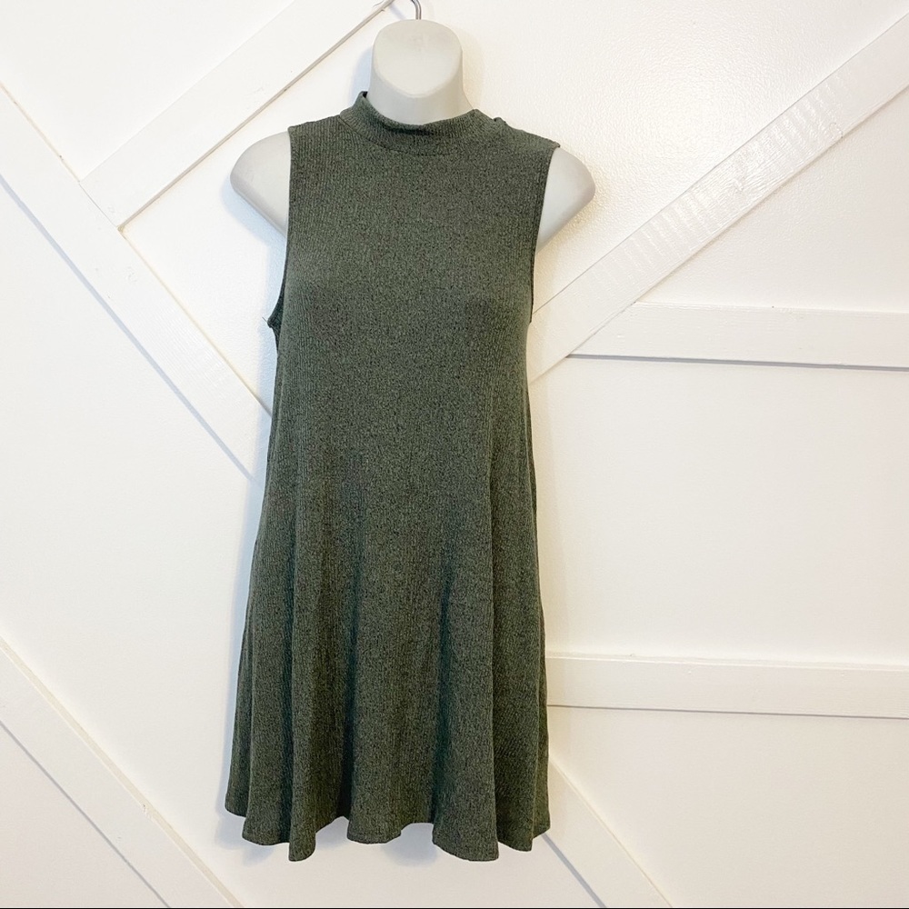 Michelle by Comune Lindsay Mockneck Sleeveless Knit Mini Sweater Dress Green M